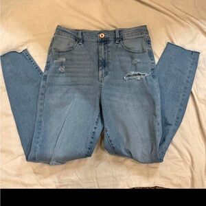 No Boundaries juniors distressed jeans